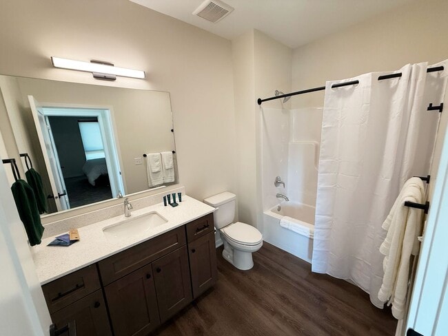 Photo - Boutique Style 1 Bedroom - Fully Furnished, All Utilities Included in Price Unidad 302