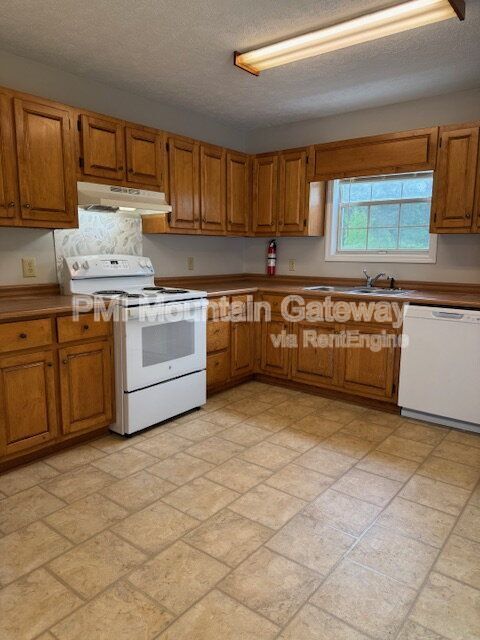 Photo - 100 Fieldale Rd