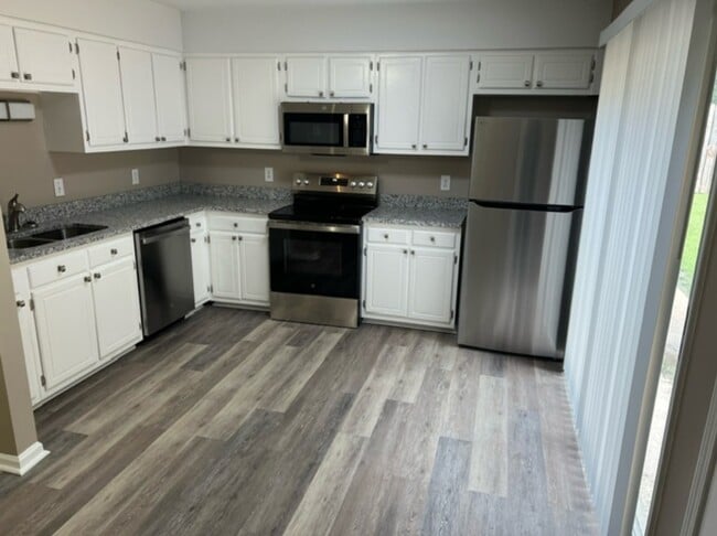 Kitchen - 2220 Woodridge Ln Unit K