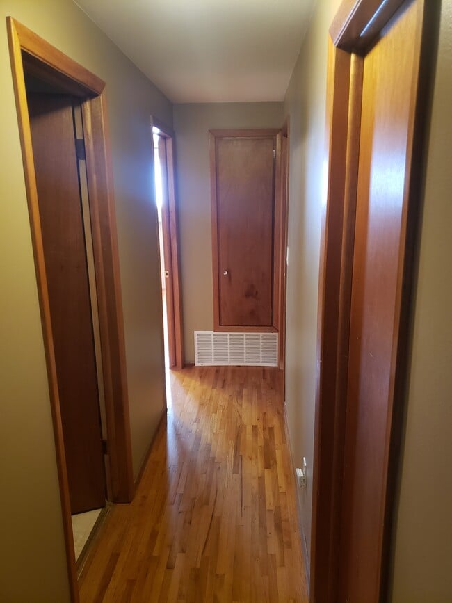 Hallway - 1407 E Spokane Ave Unit West Room