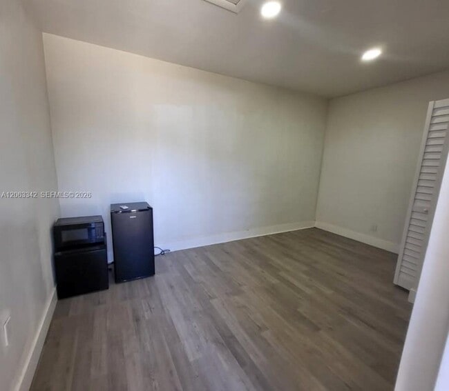 Photo - 3700 NE 13th Terrace Unidad 1