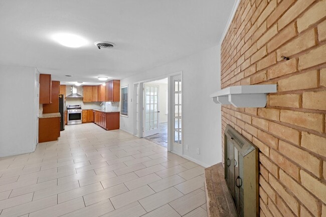 Photo - 5554 Beechnut St