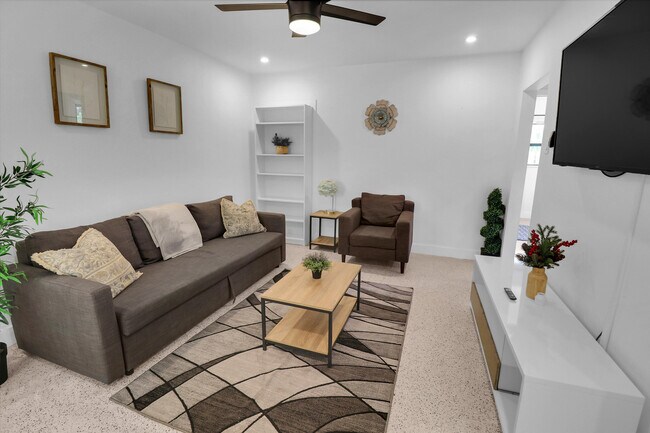 Photo - 210 SW 11th St Unit 1