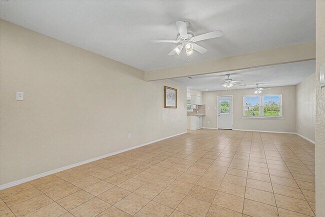 Photo - 827 Pickney Ave
