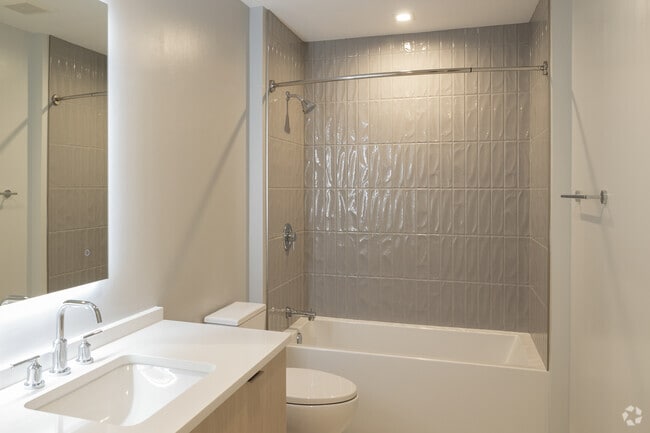 2BR, 2BA - 901SF - Primary Bathroom