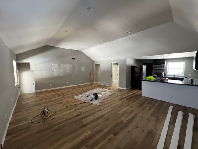 Photo - 383 Stewart Rd N