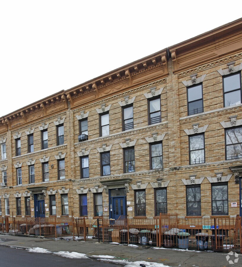 Photo - 1404 Putnam Ave Apartments