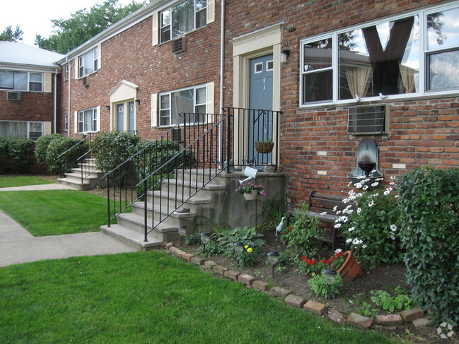 Building Photo - Colonial Heights Rental