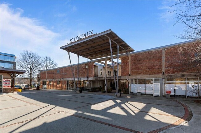 Building Photo - 659 Auburn Ave NE Unit 241