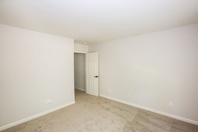 Photo - 2 Bedroom, 3 Bathroom Townhouse near Lake ...