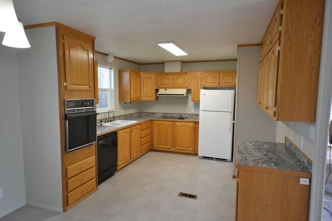 Photo - 566 SW Paiute St