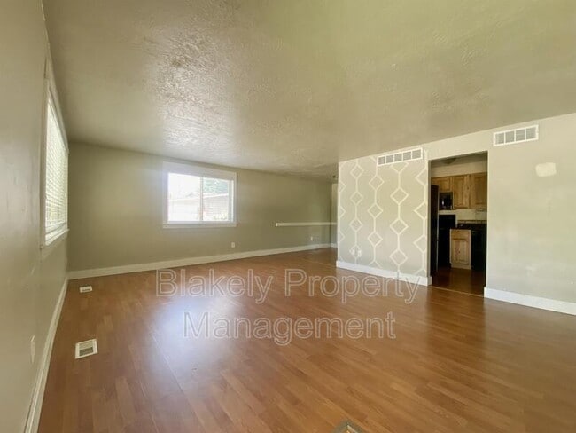 Photo - 1541 Marilyn Cir