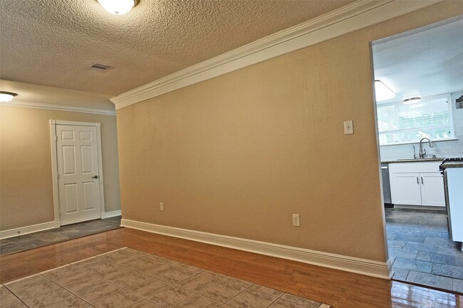 Photo - 1922 Westlake Way