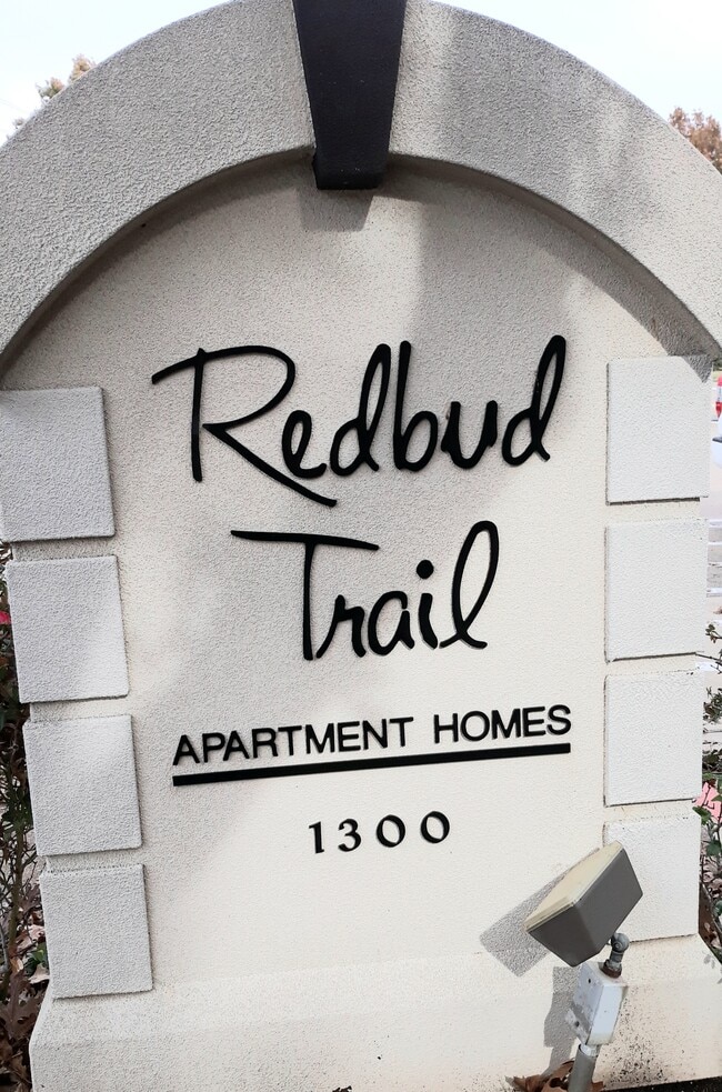 Photo - Redbud Trail Apartments