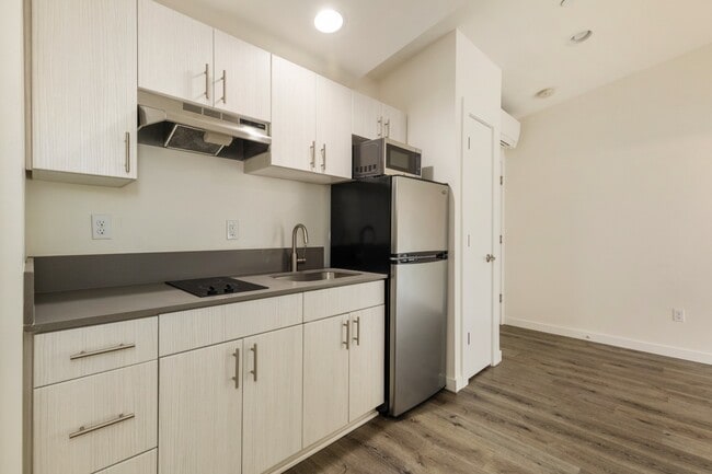 Building Photo - Modern Apartments in Prime Queen Anne Loca... Unit 302
