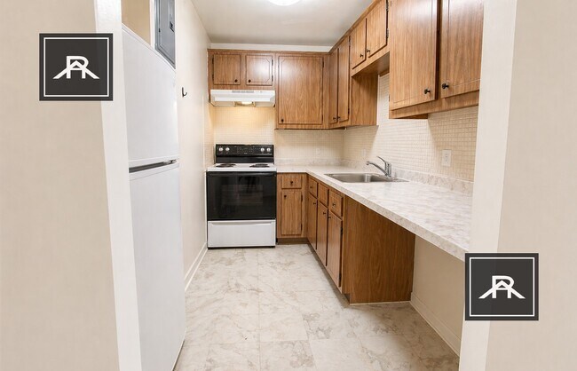 Building Photo - 804 Centre St Unit 306