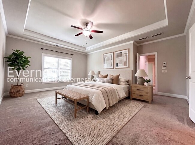 Photo - Spacious 5 Bed, 3 Bath Home with Fenced Yard and Garage / Pet Friendly / Available Now!