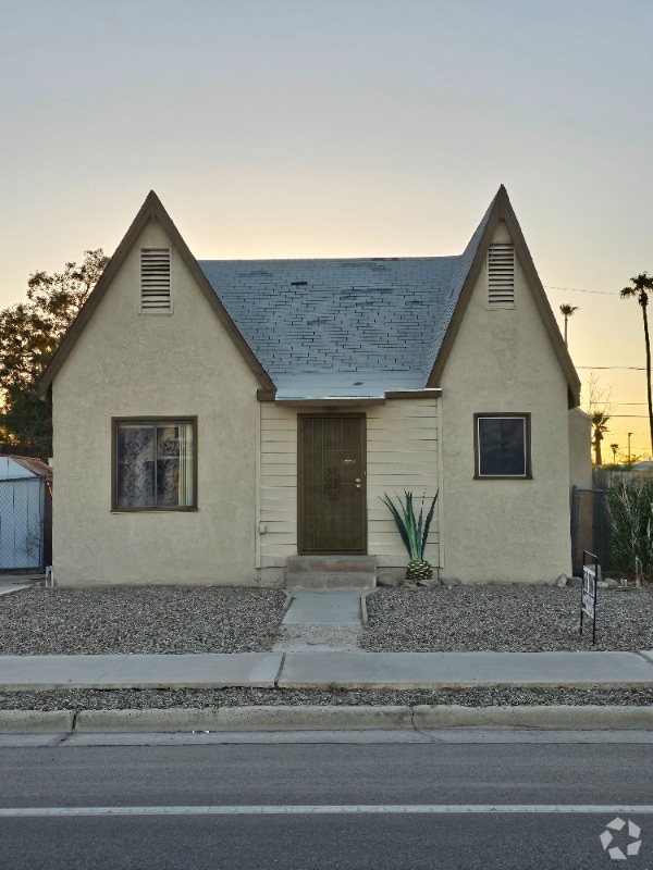 Building Photo - 1160 S 5th Ave Rental