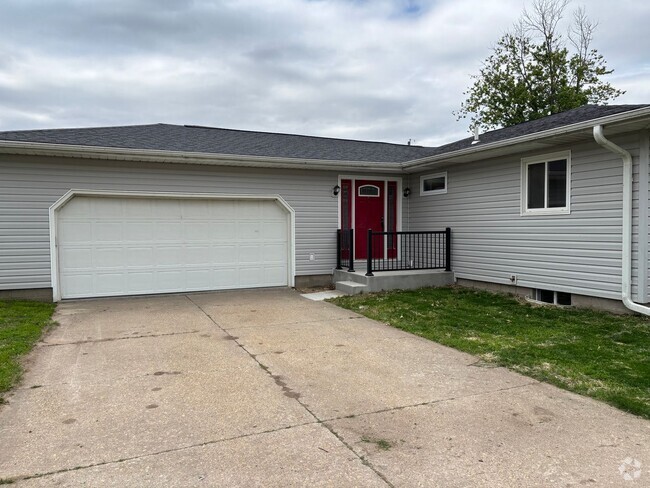 Building Photo - 3 Bedroom, 2.5 Bath Single Family Home w/2...