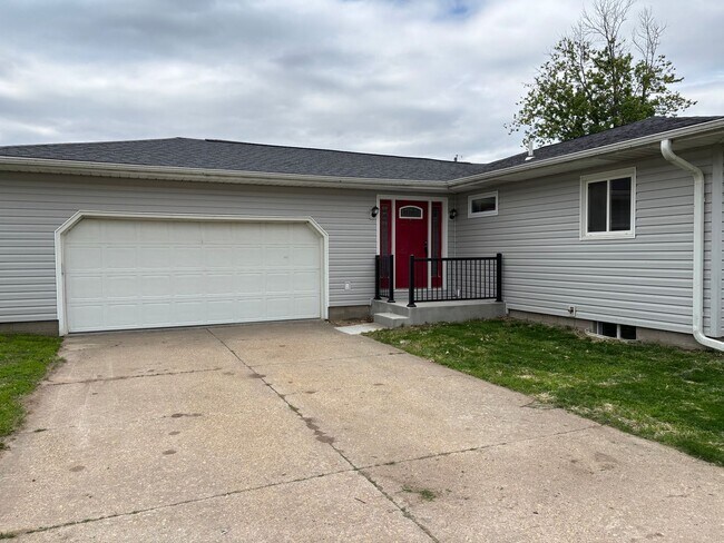 3 Bedroom, 2.5 Bath Single Family Home w/2... - 3 Bedroom, 2.5 Bath Single Family Home w/2...