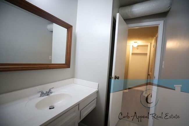 Photo - 3 Bedroom 2 Bath Home in Beautiful Neighborhood! A must see!!