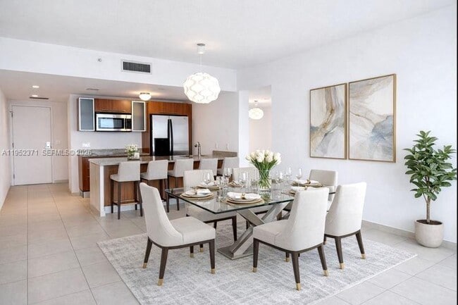 Building Photo - 185 SW 7th St Unit 3704