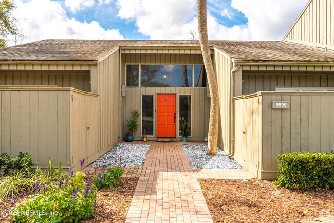 Building Photo - 9996 Sawgrass Dr E Rental