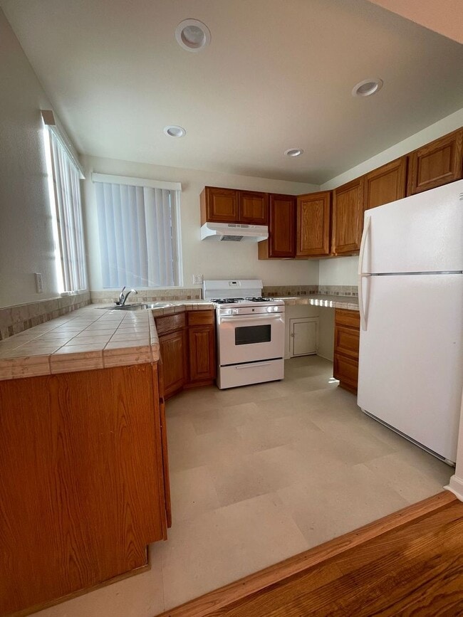 Photo - 3050 122-124 Allen Street Unit 122 B