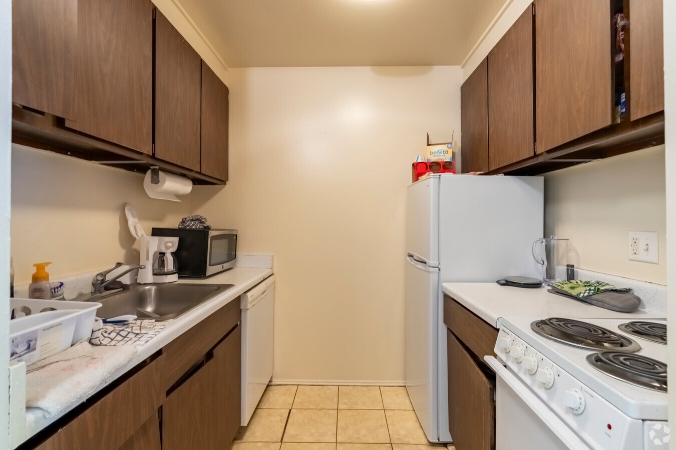 2BR, 2BA, - 750SF - Kitchen - 912 Brown St