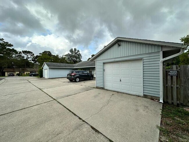 Photo - 1159 E Rohe St