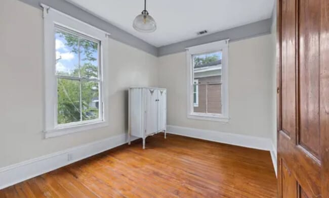 Photo - 657 E Henry St