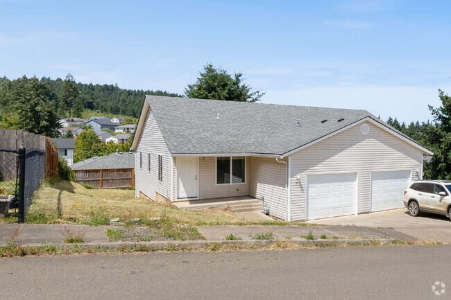 Building Photo - Spacious 3 bedroom Duplex Rental