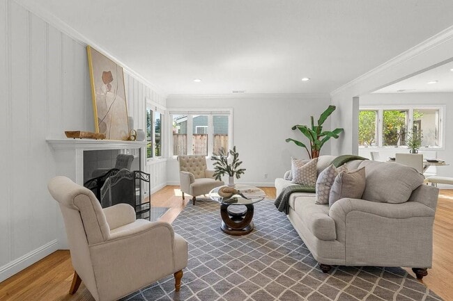 Photo - 1049 Lucot Way