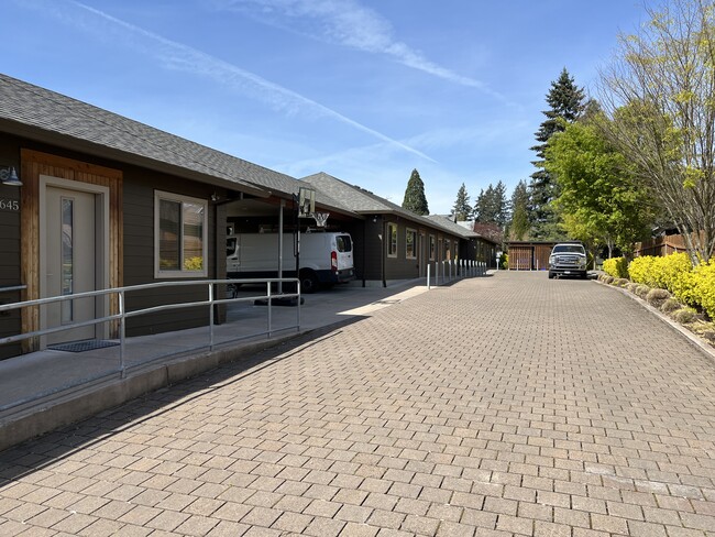 Photo - 13643 E Burnside St Unidad 13651