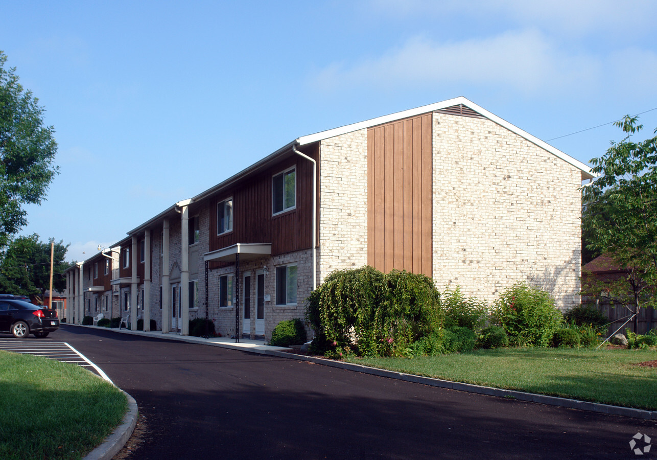 Photo - 2611 Shoreland Ave Apartments