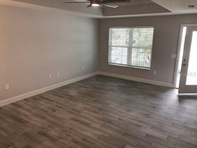 Photo - 399 Carmalita St