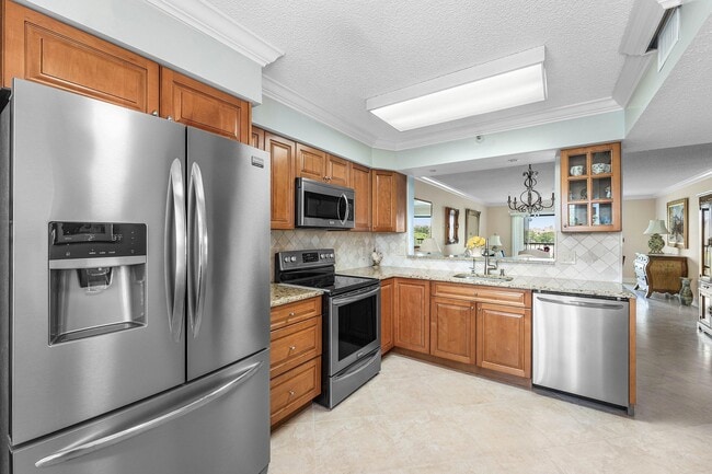 Building Photo - 7076 Huntington Ln Unit 502