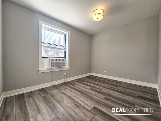 Photo - 3935 N Janssen Ave