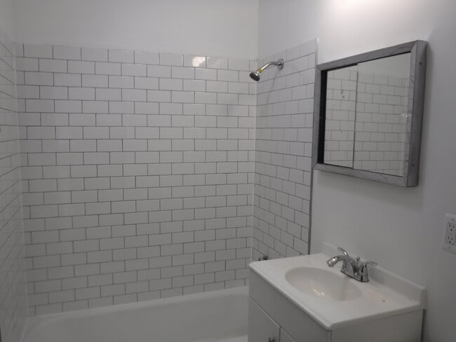 Photo - 963 E 84th St