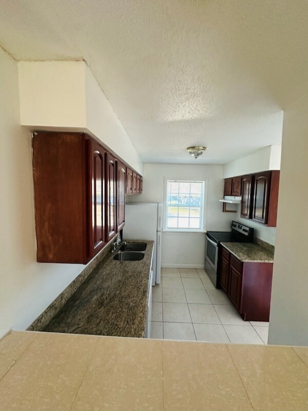 Kitchen area - 4341 Idaho Ave Unit D