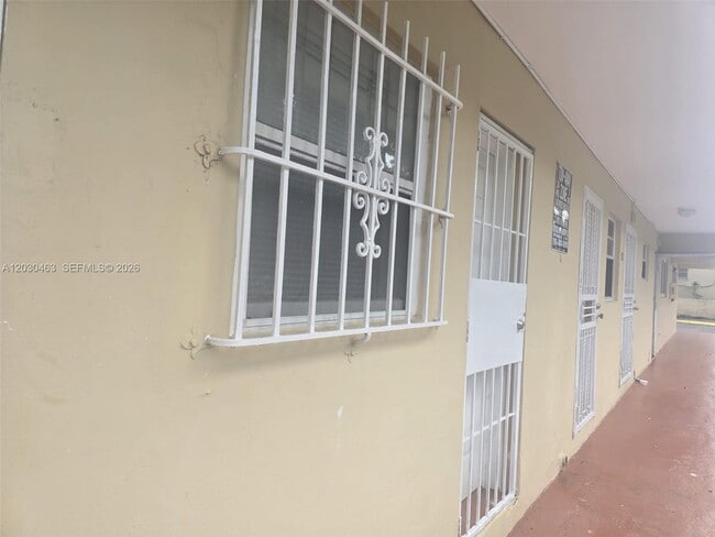 Photo - 2441 NW 13th St Unidad 62