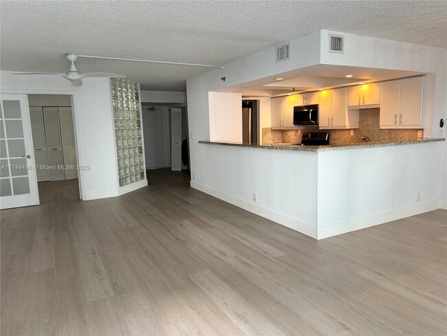 Photo - 2401 Collins Ave Condo Unit 606