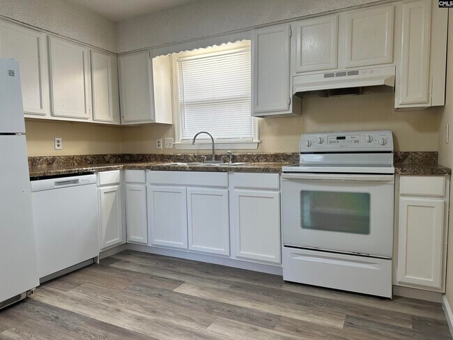 Photo - 1707-1707 Stahl St