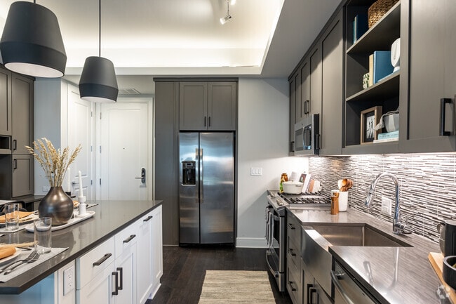 1BR, 1BA - 756 SF