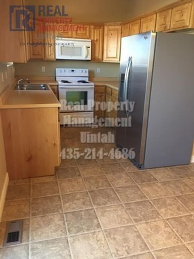431 E Gray Fox Ln