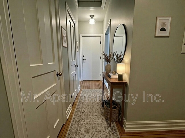 Photo - 57 Barton St E