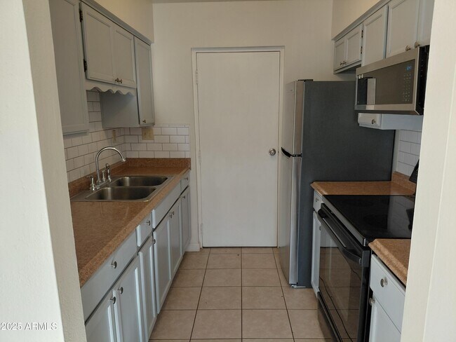 Photo - 1410 E Mountain View Rd Apartment Unit 2