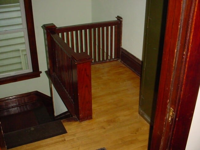 Photo - (518) - 819-821 E. Gorham Street Unidad 819