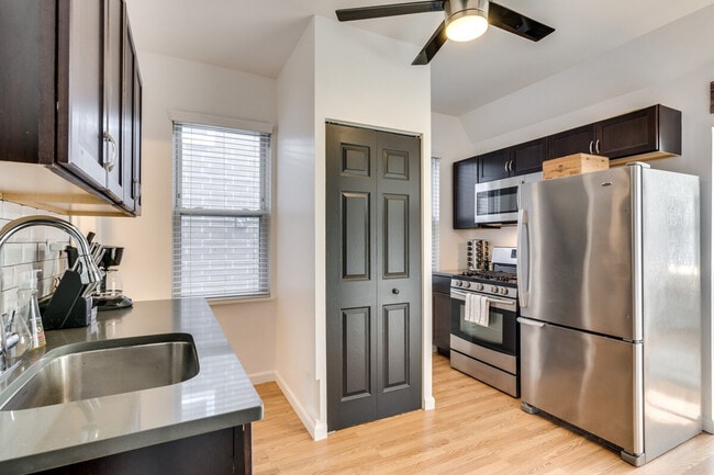 Photo - 1519 W Superior St Unit ID1255750P