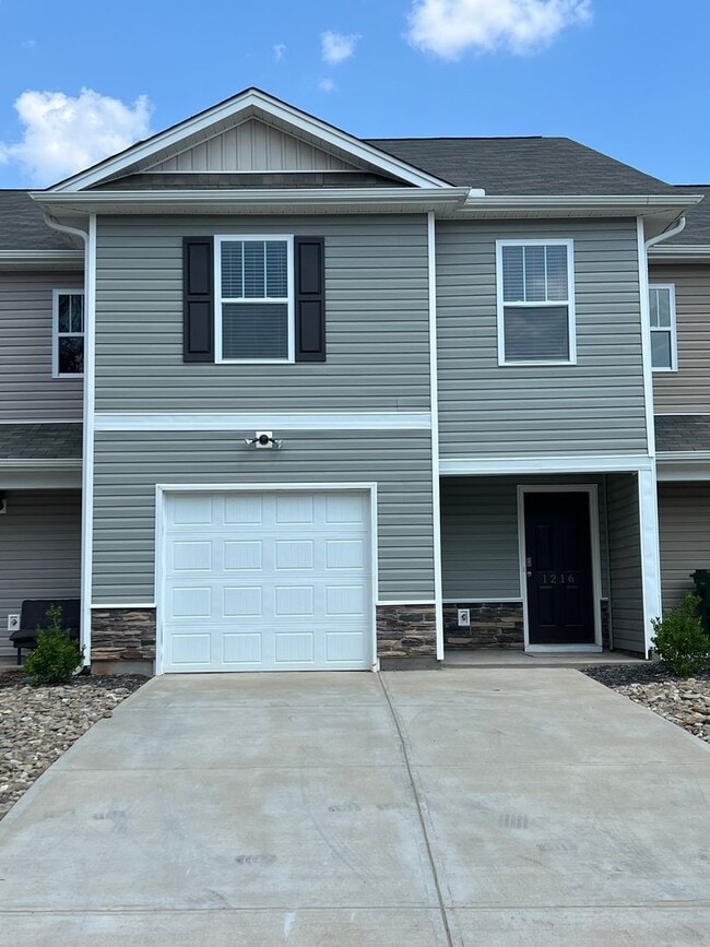 Building Photo - 3 Bed 2.5 Bath with an Office/  Flex Room Rental